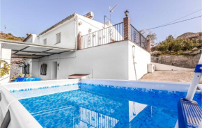 Stunning home in Sayalonga with Outdoor swimming pool and 4 Bedrooms, Sayalonga